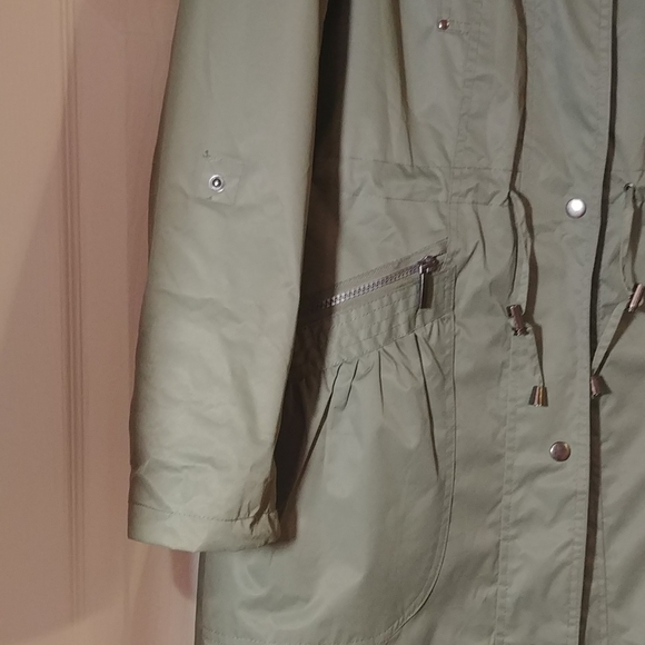 Like New Rain Coat, size L - Picture 2 of 11